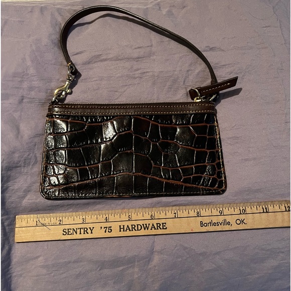 Dooney & Bourke Croc Print Wristlet. EUC. - Picture 2 of 9